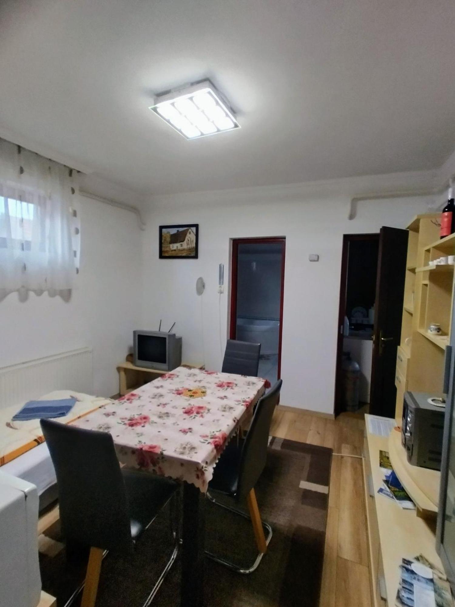 Bundik Vendeghaz Lägenhet Berettyóújfalu Rum bild